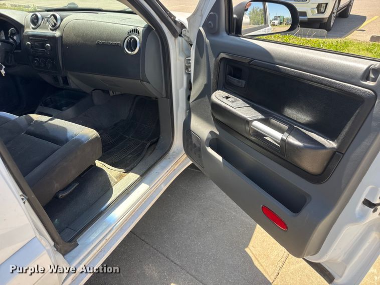image for item MX9059 2007 Mitsubishi Raider Ext. Cab pickup truck