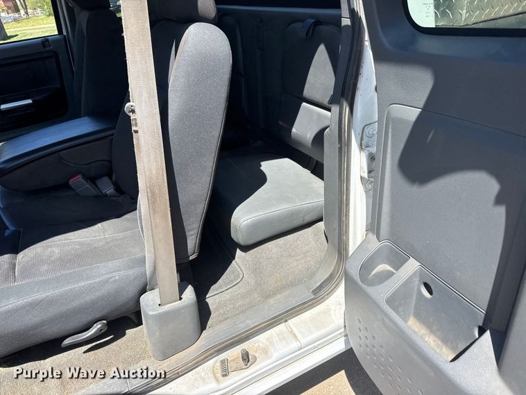 image for item MX9059 2007 Mitsubishi Raider Ext. Cab pickup truck