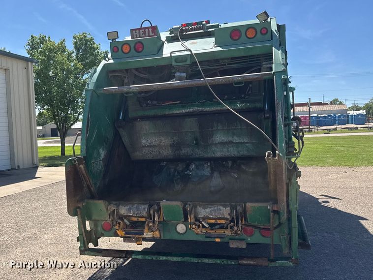 image for item MX9060 2007 Freightliner Business Class M2 refuse truck