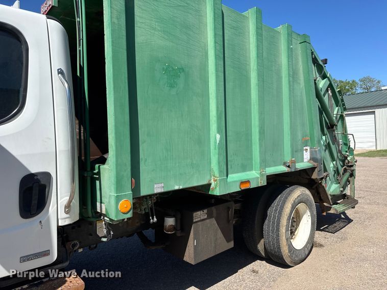 image for item MX9060 2007 Freightliner Business Class M2 refuse truck