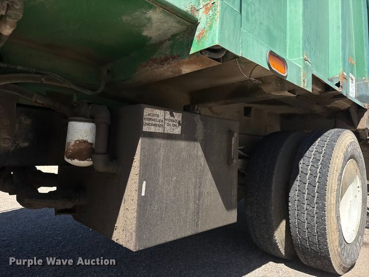 image for item MX9060 2007 Freightliner Business Class M2 refuse truck