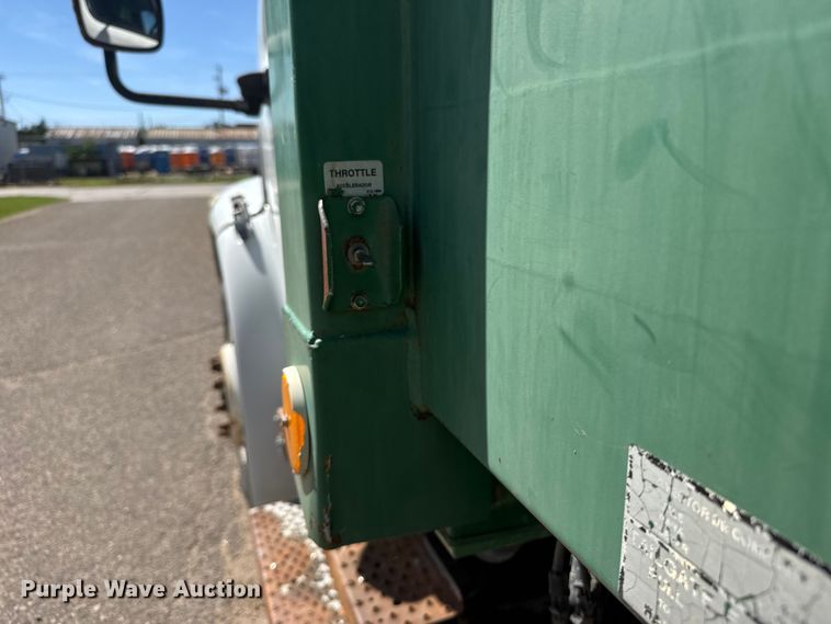 image for item MX9060 2007 Freightliner Business Class M2 refuse truck
