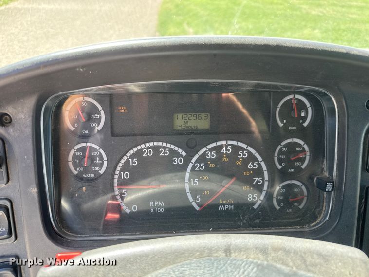 image for item MX9060 2007 Freightliner Business Class M2 refuse truck