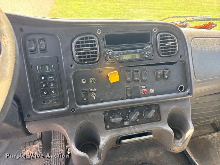 image for item MX9060 2007 Freightliner Business Class M2 refuse truck