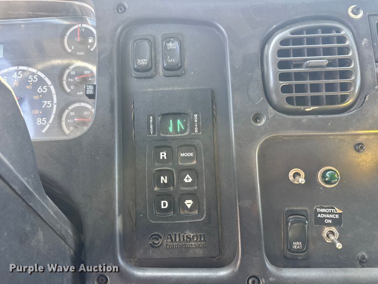 image for item MX9060 2007 Freightliner Business Class M2 refuse truck