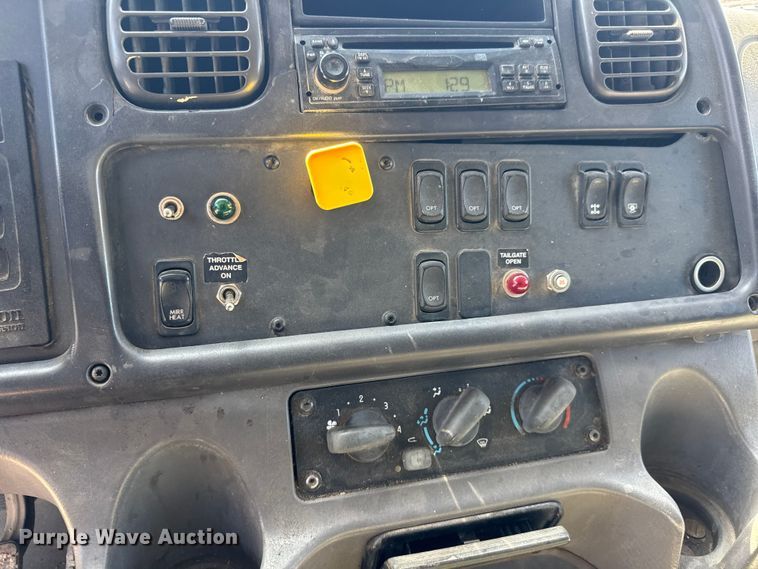 image for item MX9060 2007 Freightliner Business Class M2 refuse truck