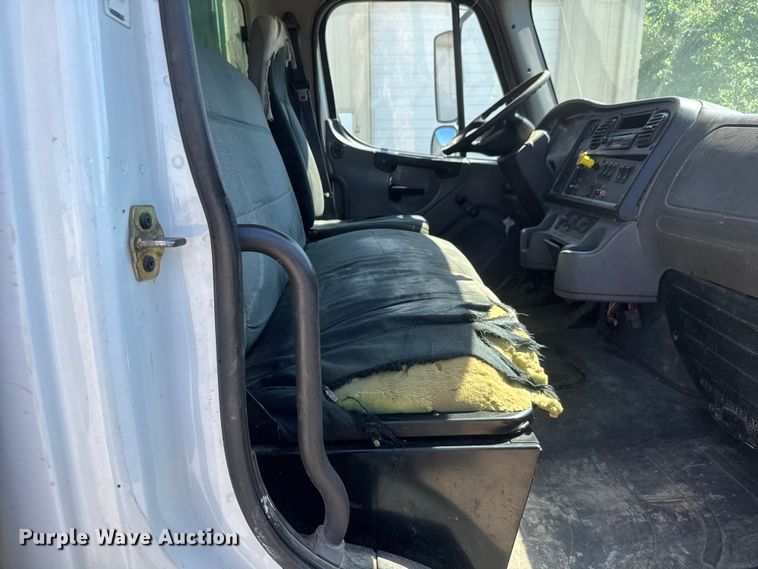 image for item MX9060 2007 Freightliner Business Class M2 refuse truck
