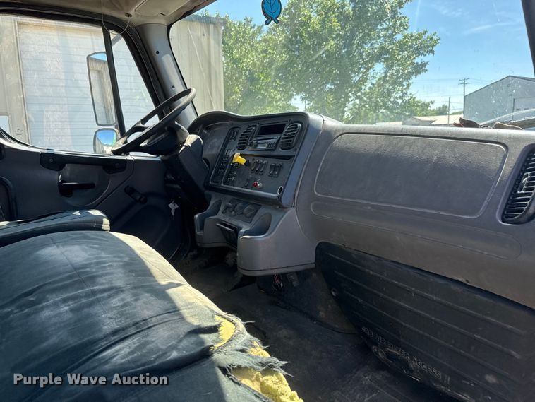 image for item MX9060 2007 Freightliner Business Class M2 refuse truck