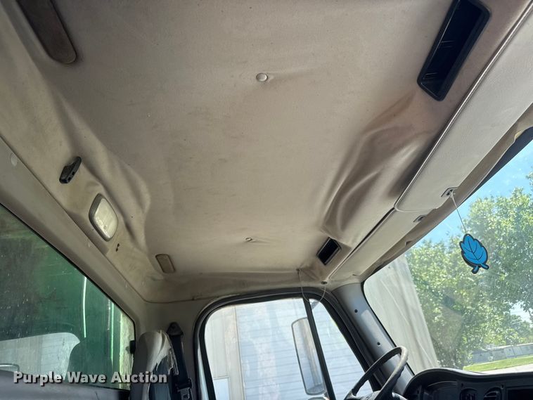 image for item MX9060 2007 Freightliner Business Class M2 refuse truck