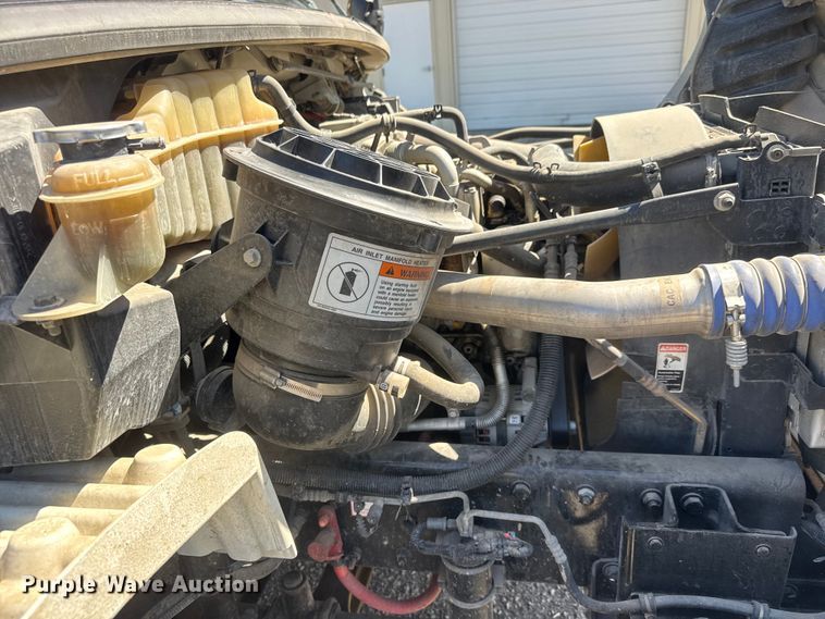 image for item MX9060 2007 Freightliner Business Class M2 refuse truck