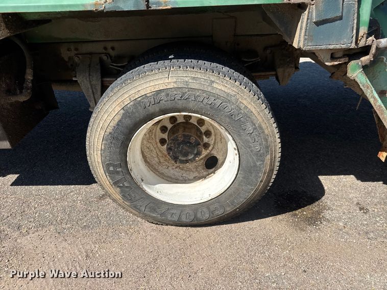 image for item MX9060 2007 Freightliner Business Class M2 refuse truck