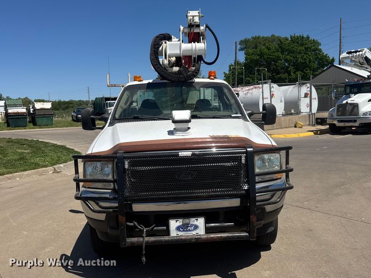 image for item MX9089 2004 Ford F550 Super Duty bucket truck