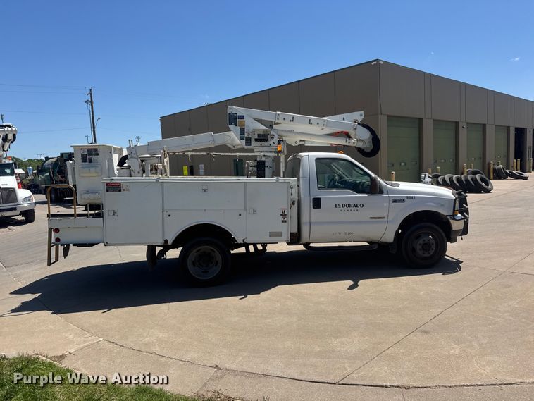 image for item MX9089 2004 Ford F550 Super Duty bucket truck