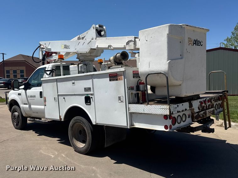 image for item MX9089 2004 Ford F550 Super Duty bucket truck