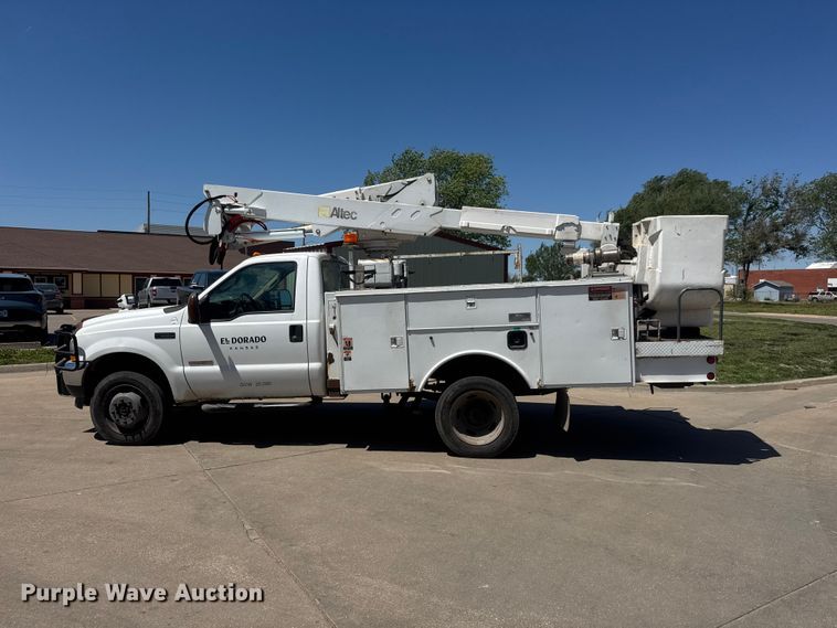 image for item MX9089 2004 Ford F550 Super Duty bucket truck