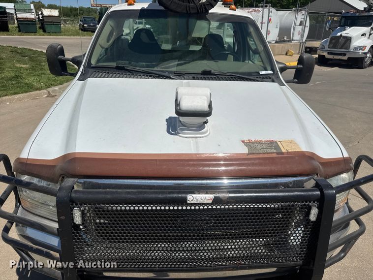 image for item MX9089 2004 Ford F550 Super Duty bucket truck