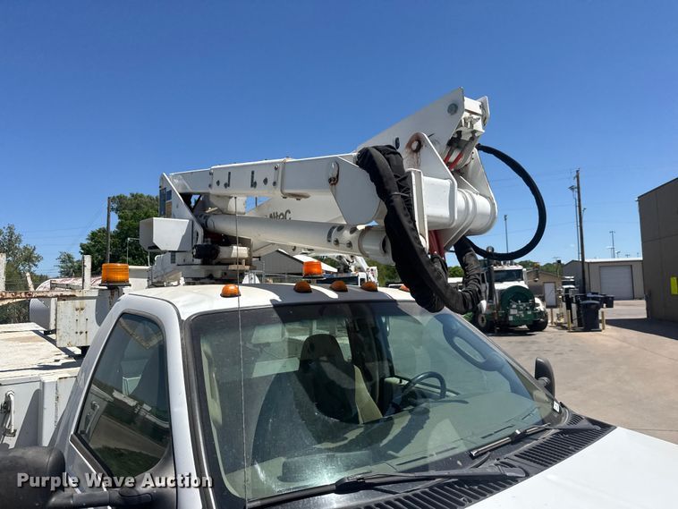 image for item MX9089 2004 Ford F550 Super Duty bucket truck