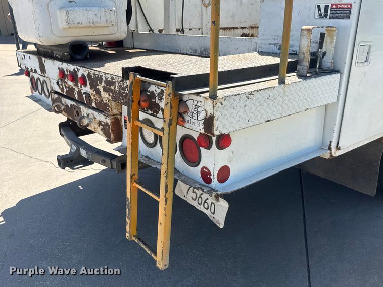 image for item MX9089 2004 Ford F550 Super Duty bucket truck