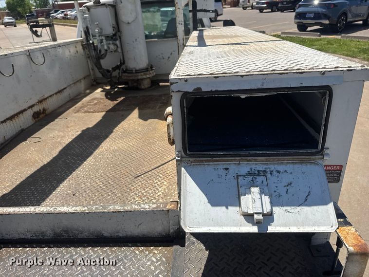 image for item MX9089 2004 Ford F550 Super Duty bucket truck