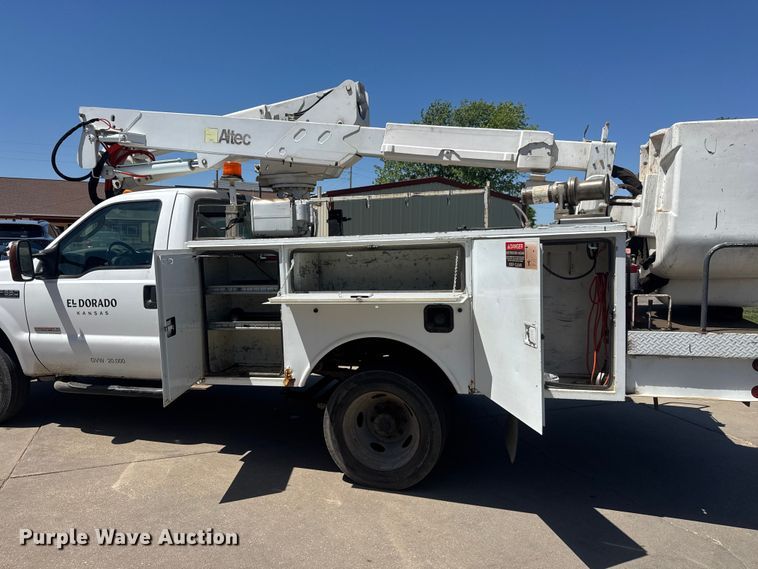 image for item MX9089 2004 Ford F550 Super Duty bucket truck