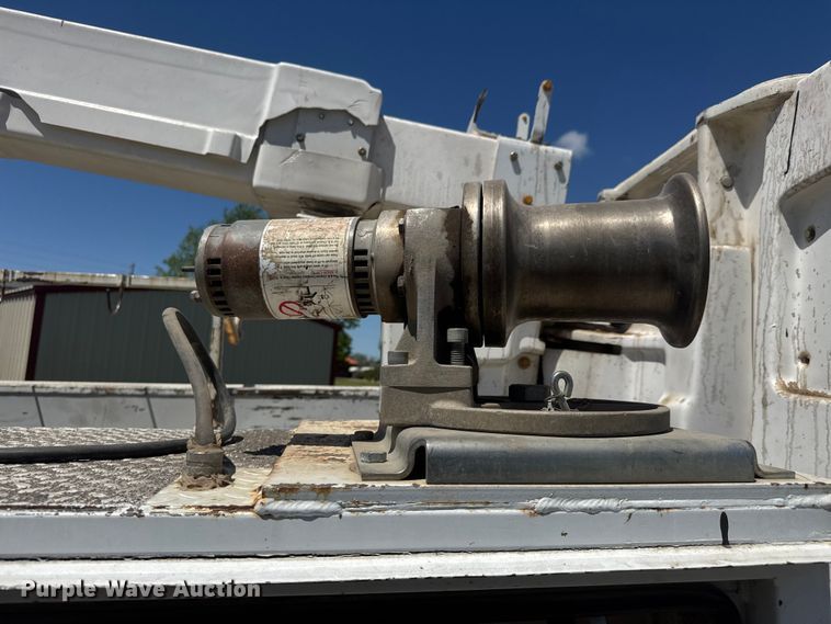 image for item MX9089 2004 Ford F550 Super Duty bucket truck