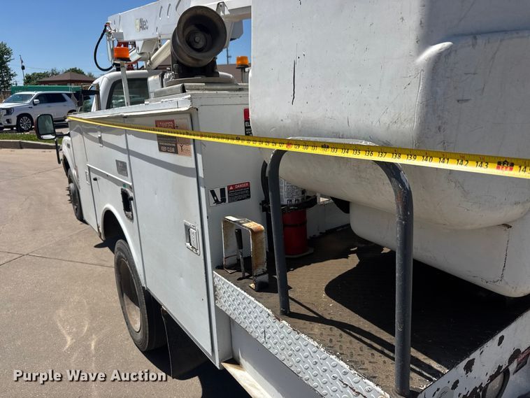 image for item MX9089 2004 Ford F550 Super Duty bucket truck