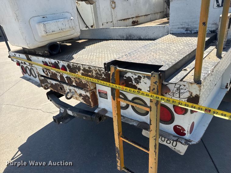 image for item MX9089 2004 Ford F550 Super Duty bucket truck