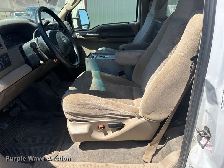 image for item MX9089 2004 Ford F550 Super Duty bucket truck