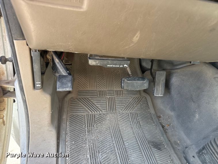 image for item MX9089 2004 Ford F550 Super Duty bucket truck