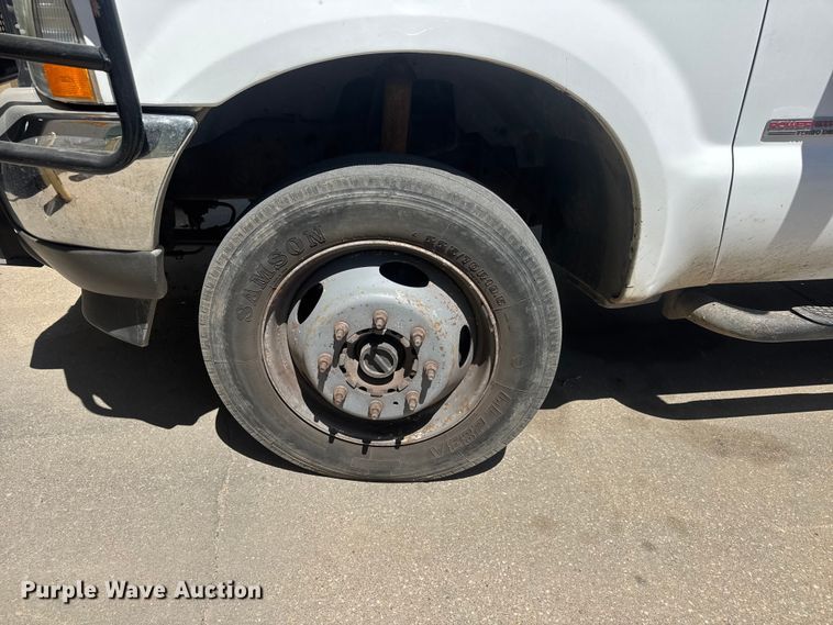 image for item MX9089 2004 Ford F550 Super Duty bucket truck
