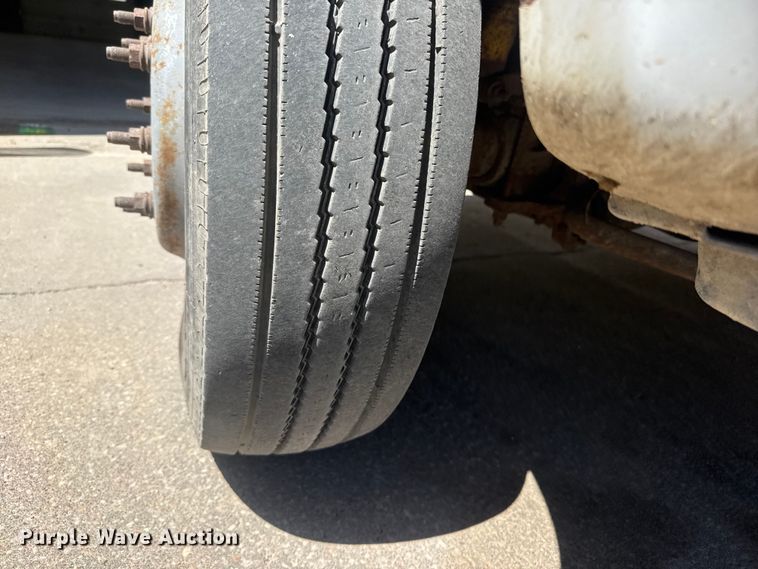 image for item MX9089 2004 Ford F550 Super Duty bucket truck