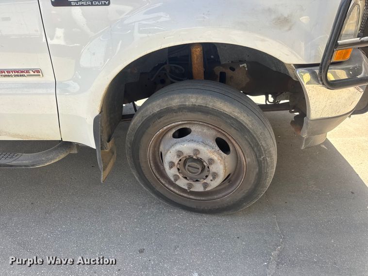 image for item MX9089 2004 Ford F550 Super Duty bucket truck