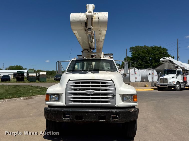 image for item MX9090 1998 Ford F800 bucket truck
