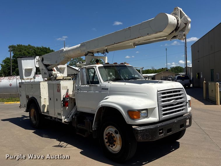 image for item MX9090 1998 Ford F800 bucket truck