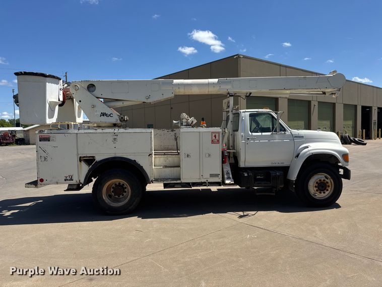 image for item MX9090 1998 Ford F800 bucket truck