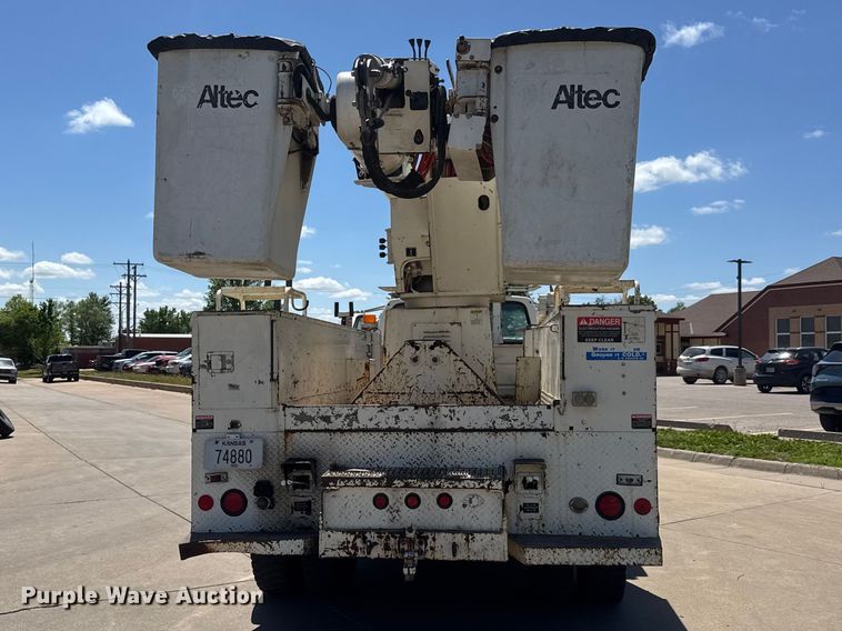 image for item MX9090 1998 Ford F800 bucket truck