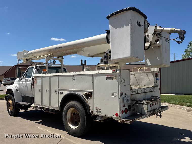 image for item MX9090 1998 Ford F800 bucket truck