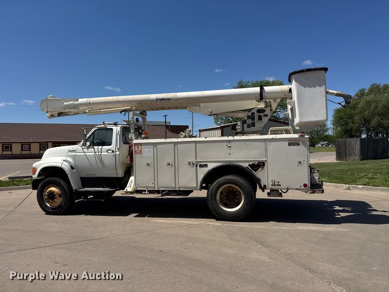 image for item MX9090 1998 Ford F800 bucket truck