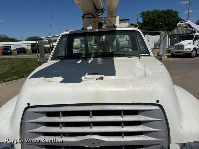 image for item MX9090 1998 Ford F800 bucket truck