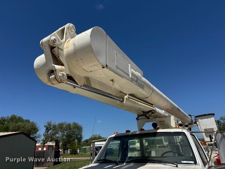 image for item MX9090 1998 Ford F800 bucket truck
