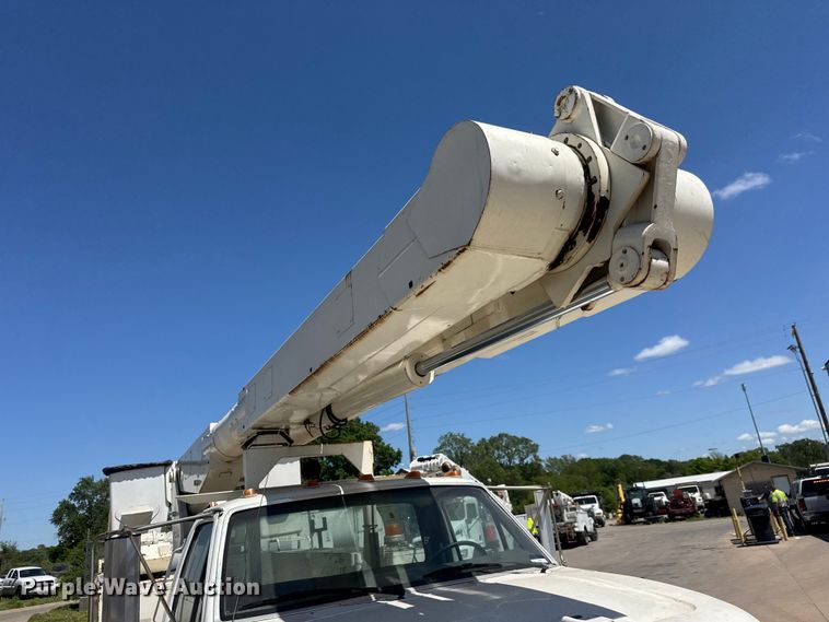 image for item MX9090 1998 Ford F800 bucket truck