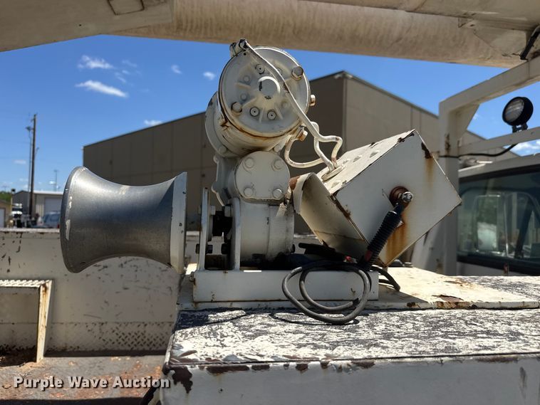 image for item MX9090 1998 Ford F800 bucket truck