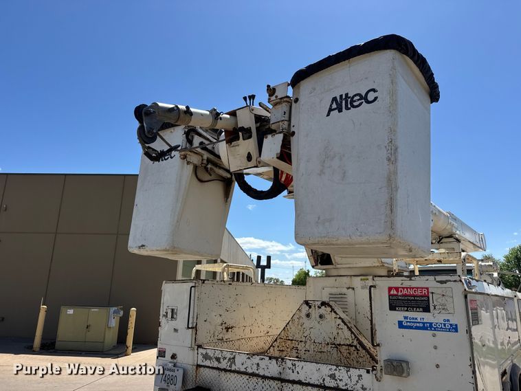 image for item MX9090 1998 Ford F800 bucket truck