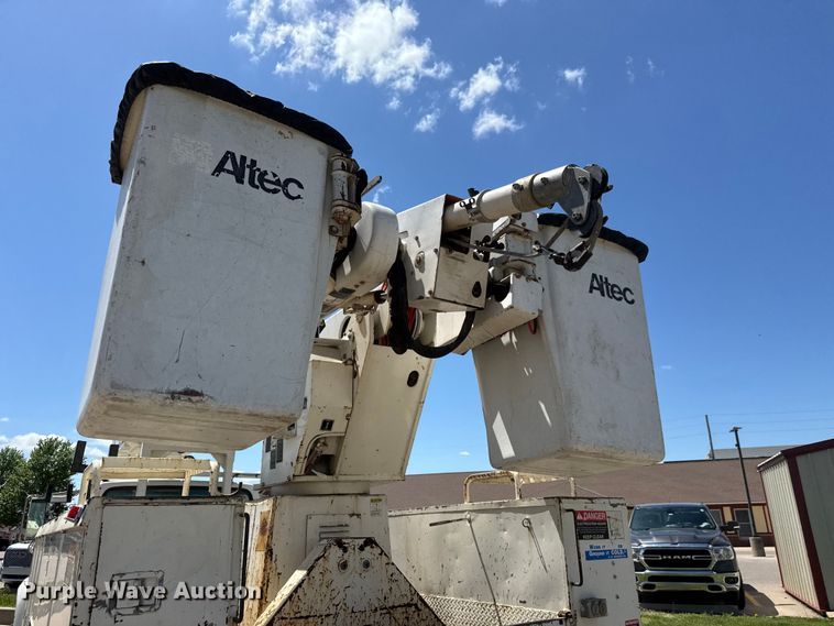 image for item MX9090 1998 Ford F800 bucket truck