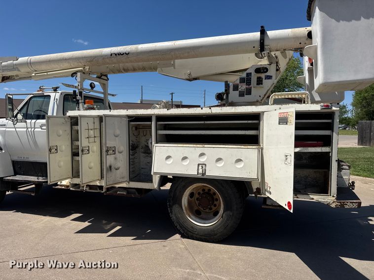 image for item MX9090 1998 Ford F800 bucket truck