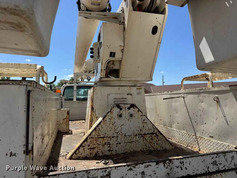 image for item MX9090 1998 Ford F800 bucket truck
