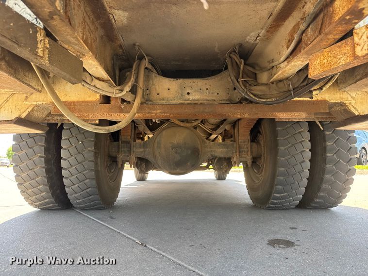 image for item MX9090 1998 Ford F800 bucket truck
