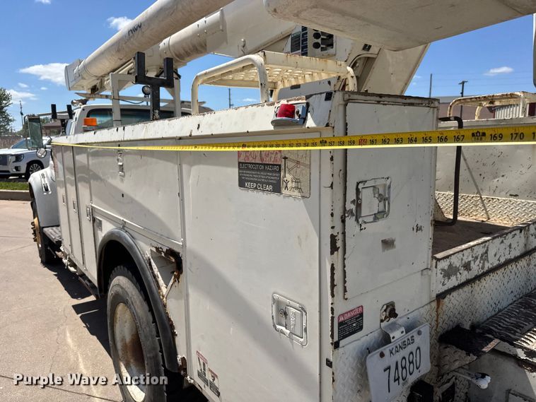 image for item MX9090 1998 Ford F800 bucket truck