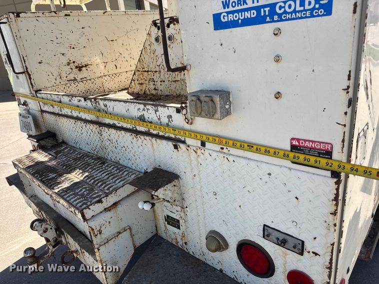image for item MX9090 1998 Ford F800 bucket truck
