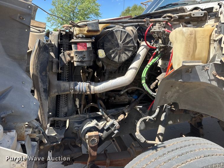 image for item MX9090 1998 Ford F800 bucket truck